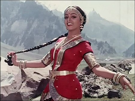 Bhanupriya in Swarna Kamalam