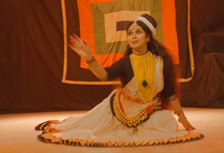 Mythili Anoop in Pratiroop