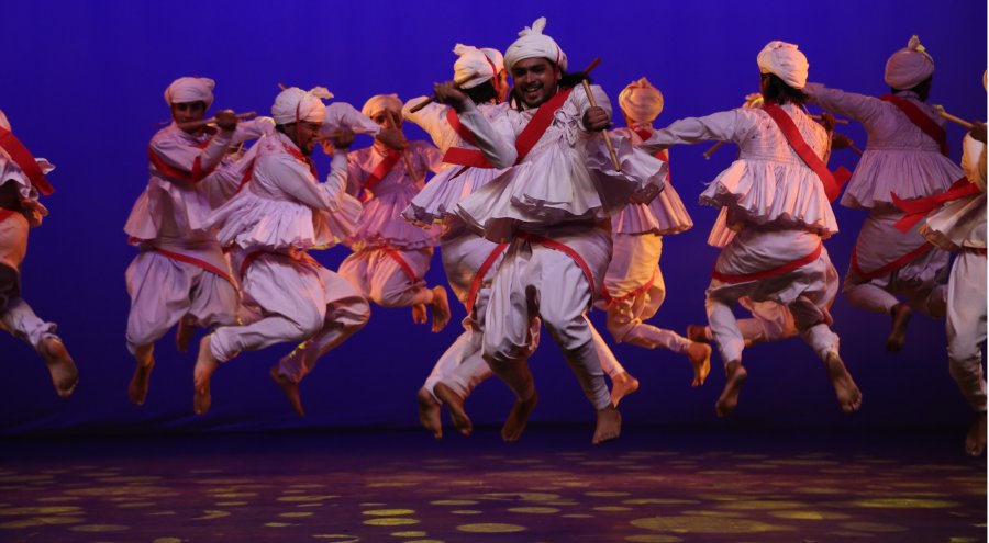 Gujarat's Maniyaaro raas