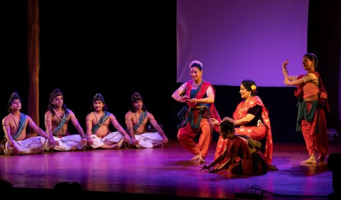 Sonal Mansingh and group