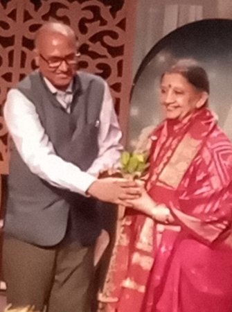 Dr. Ramesh Chandra Gaur felicitates Nandini Singh
