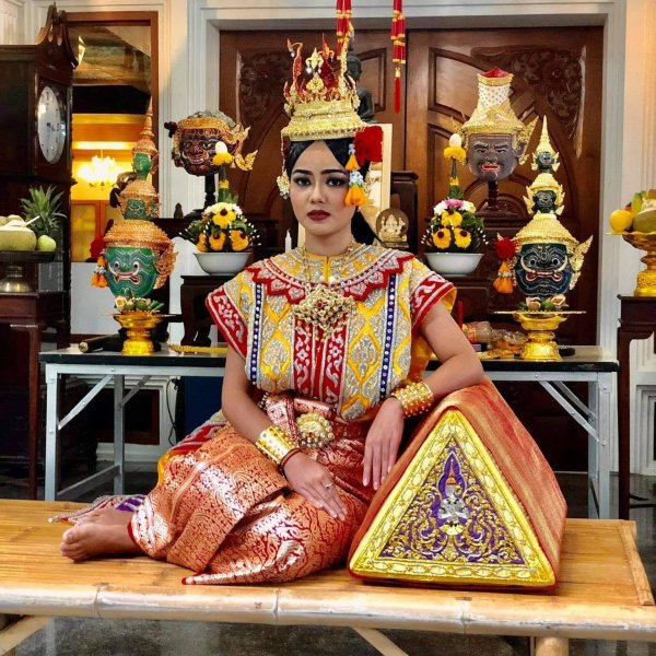 Awassada performing Khon dance