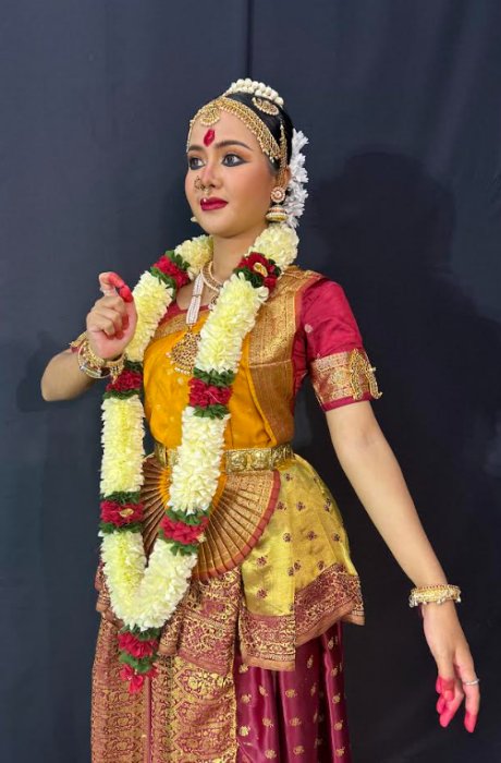 Awassada in Bharatanatyam