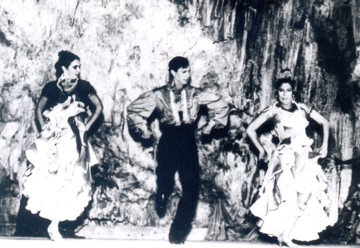 Profile - Gloria Mandelik