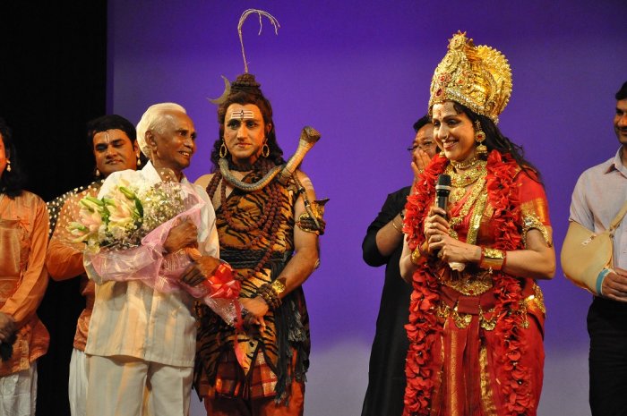 Ghulam Rasool with Hema Malini