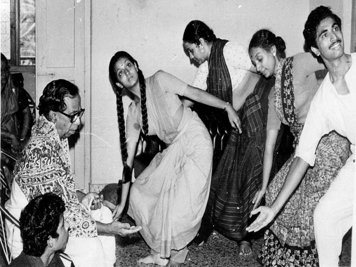 Guru C.R. Acharya, Chitra, R.K. Usha, Radha and actor Sridhar