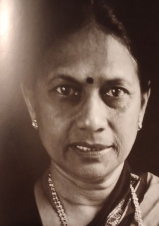 Kumudini Lakhia