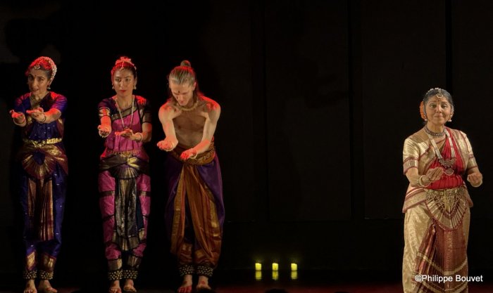 Sucheta Bhide Chapekar with disciples
