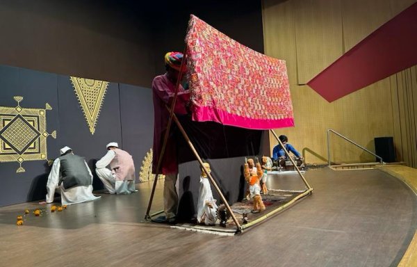 Mela scene with Puppets