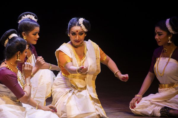 Mohiniattam by Neena Prasad and group