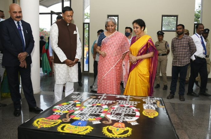 Sri Rama Pattabhishekam kolam by Hema Kannan