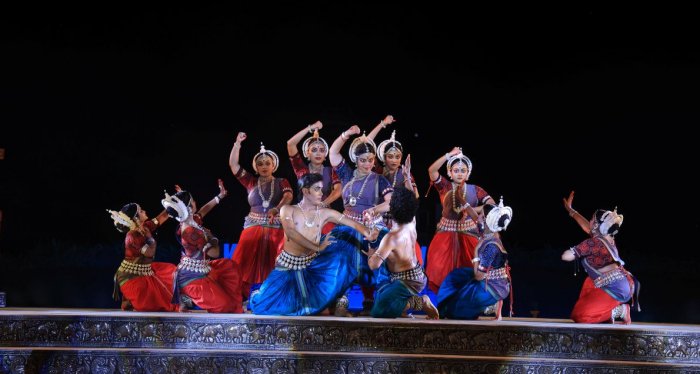 Sonali Mohapatra and group