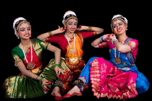 Ira Bahulekar, Asmi Shah, Amolee Haldankar