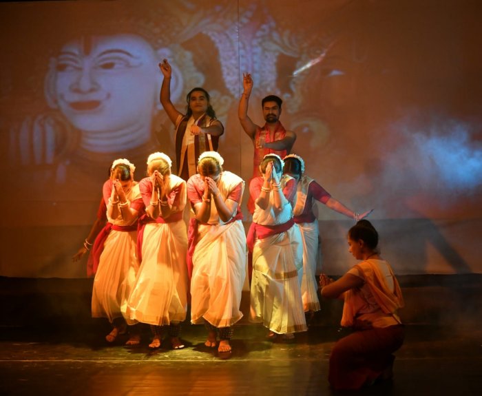 Ashwinau chariot and Ghosha