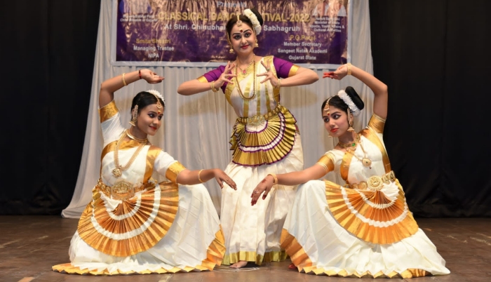 Ayswaria Wariar and group