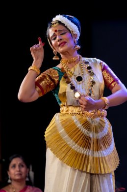 Nisha Hareesh in Aliveni