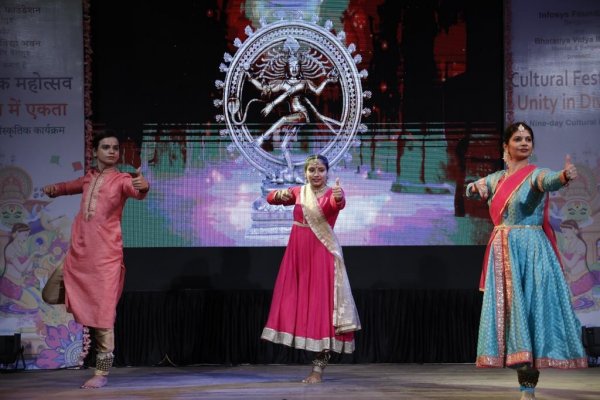 Kathak by students of Guru Sunayana Hazarilal
