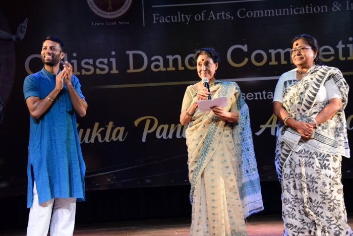 Declaration of winners by Madhavi Mudgal and Dr. Mahua Mukherjee