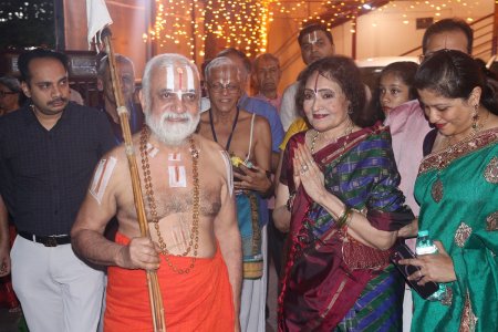 Vyjayantimala and Jeeyar