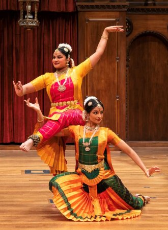 Shri Kalaa Mandir troupe