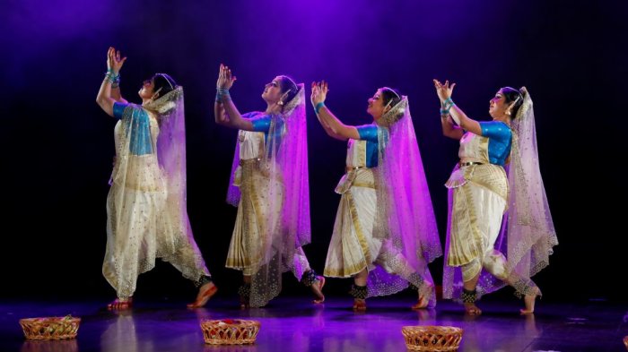 Sri Mudralaya - Madhuradipate Akhilam Madhuram