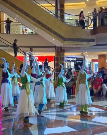 Disciples of Guru Manisha Jeet