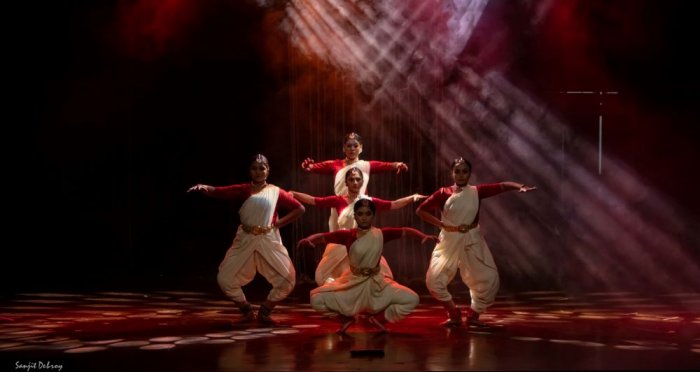 Jalsa Chandra Performing Troupe