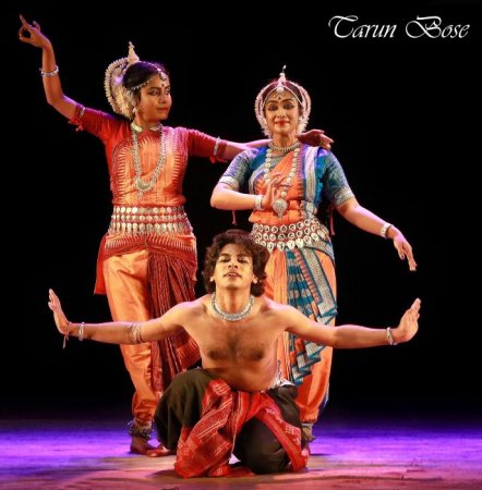 Sanjay Shaw, Anisha Mondal and Sucheta Sarkar in 'Ki shova go kunje'