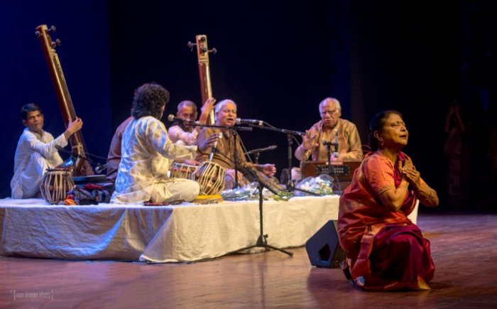 Saswati Sen performs to Pt. Sajan Mishra's music