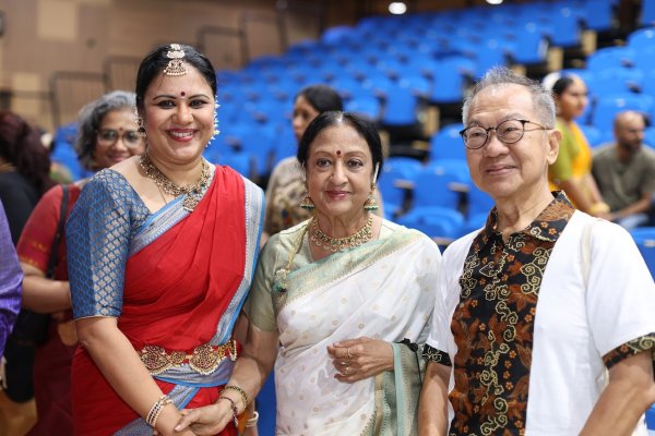 Vaishnavi Anand, Dr Padma
                Subrahmanyam and Dr Chua Soo Pong