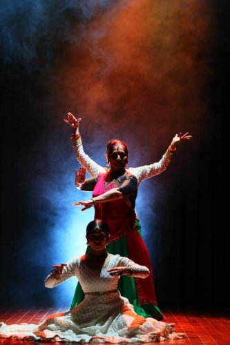 Guru Uma Dogra's troupe