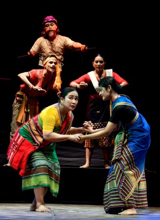 Bala with Sutradhar, Nat-Nati and the rescued girl