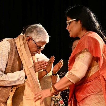 Dr. Kiran Seth honored by Geeta Chandran