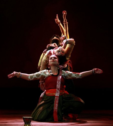 Rabindranritya by Natmandir dancers