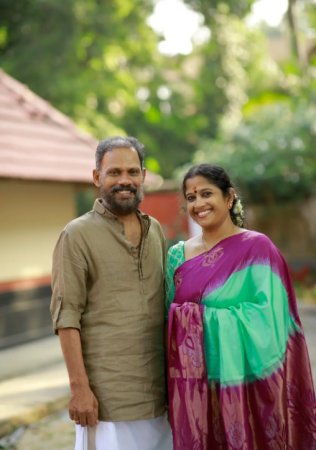Dakshina Mukuram - Maya and Vinayan