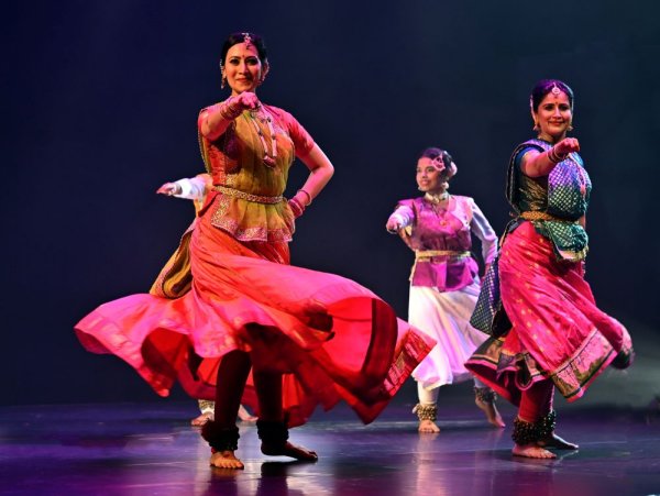 Dr. Parinita Shah and Vaidehi Parashurami with group
