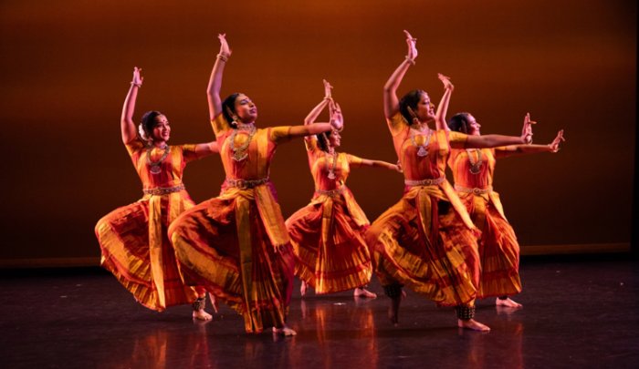 Erasing Borders - Kalanidhi's Kuchipudi ensemble