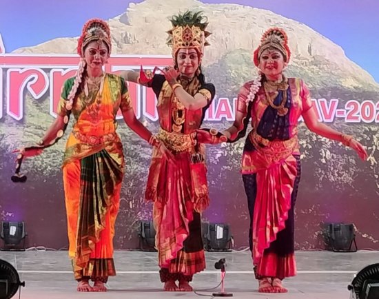 Bhama Kalapam by disciples of Smita Shastri